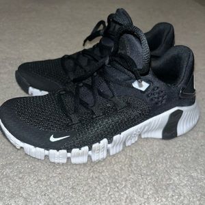 Womens black free metcon 4
